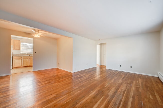 Building Photo - Cooper Hill Apartments