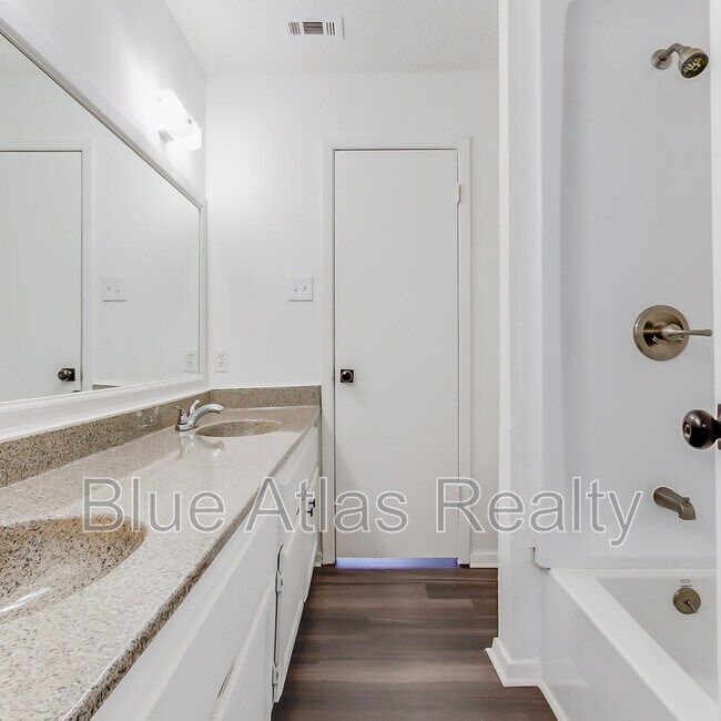 Building Photo - 2718 Wimbledon Ct