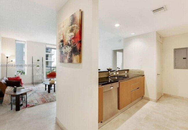Building Photo - 1050 Brickell Ave