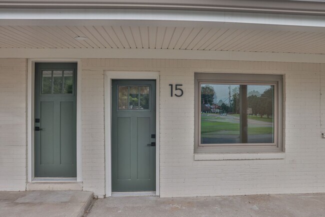 Foto del edificio - Modern Remodel with Designer Finishes | All Utilities Included