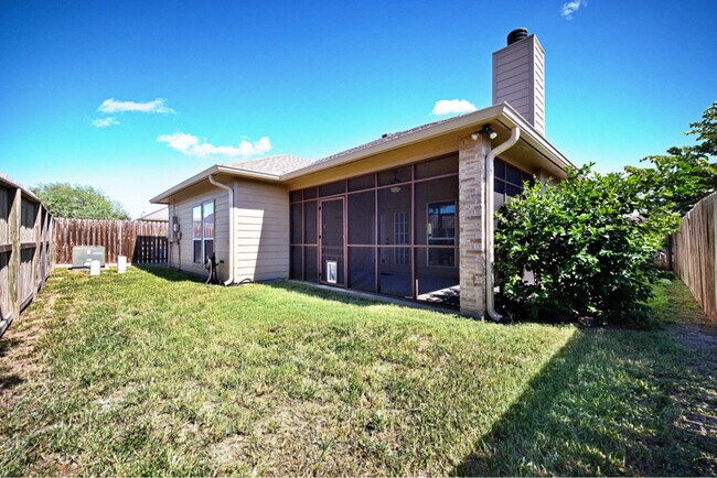 Foto del edificio - 2529 Windrose Dr