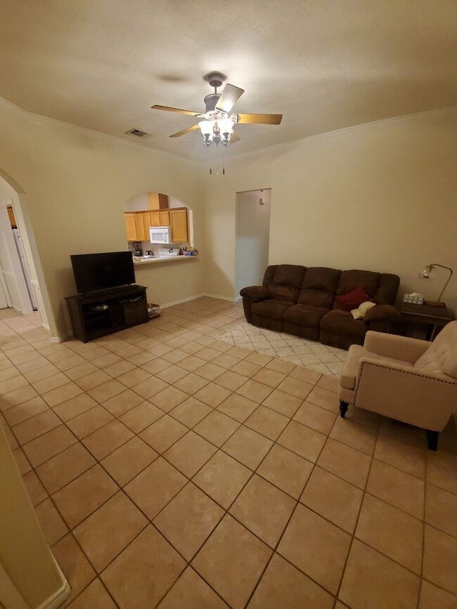 Building Photo - College Station - 3 Bedroom - 3 bath duplex with Fenced in Privacy Yard.