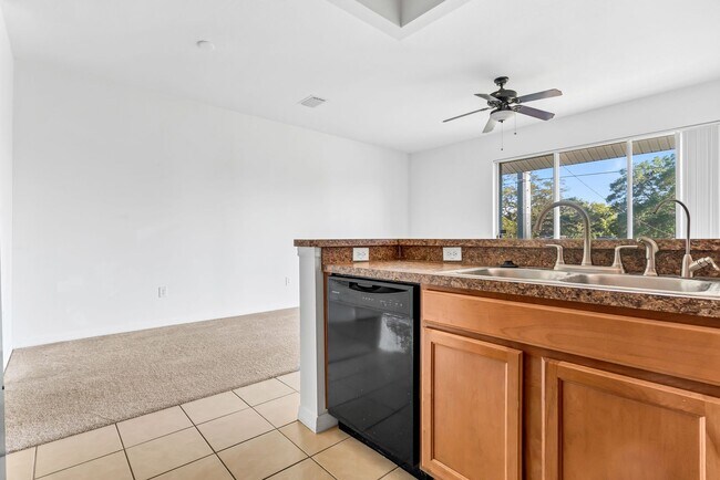 Building Photo - Fantastic Townhome 3bd/2.5ba/1 car garage ...