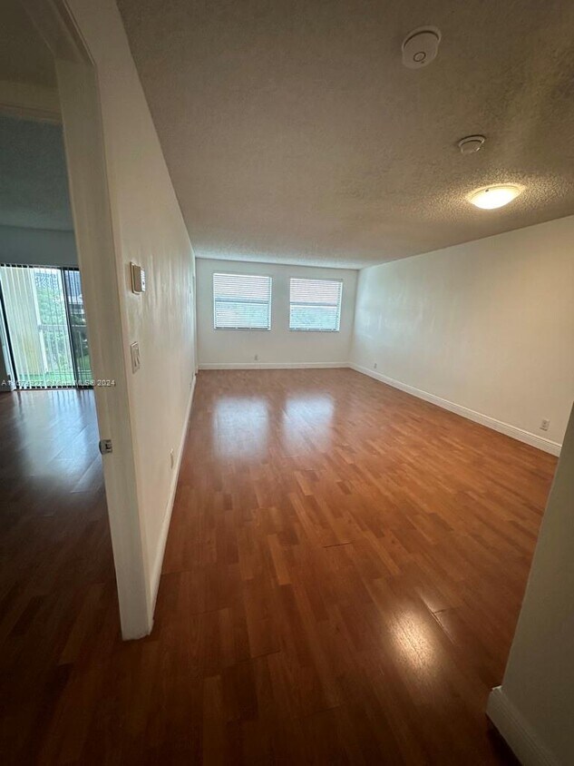 Foto principal - 8160 Geneva Ct