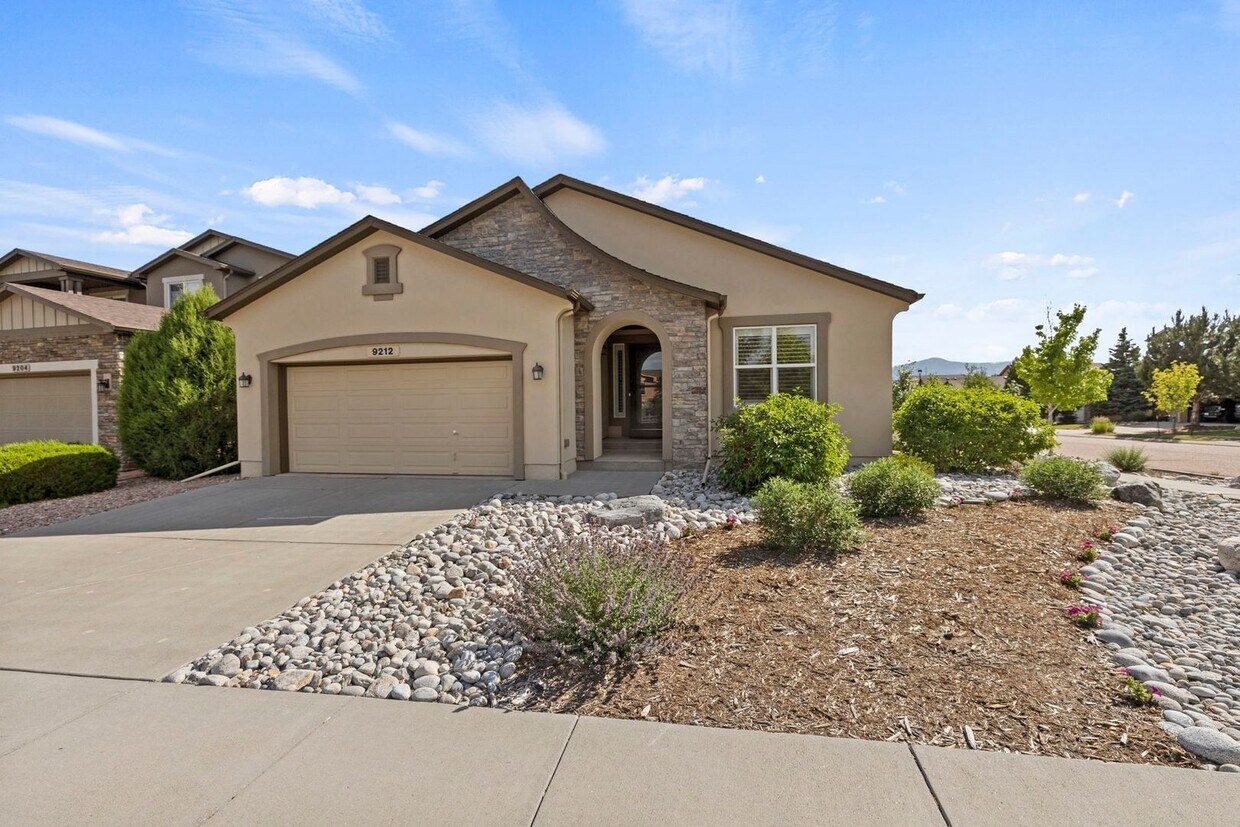 Primary Photo - Beautiful 4BD Ranch Home in Cordera (D20)