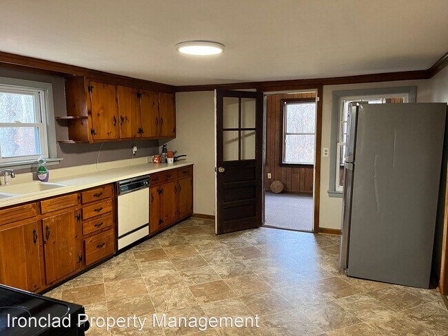 Foto del edificio - 4 br, 1 bath House - 303 East Village Rd