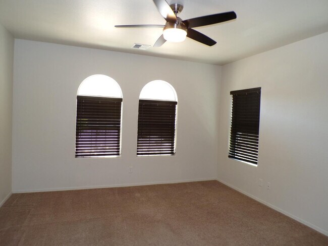 Foto del edificio - 844 Tiablanca Rd