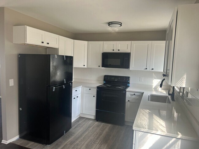 Building Photo - AVAILABLE NOW! Beautiful 3 Newly Rehabbed ...