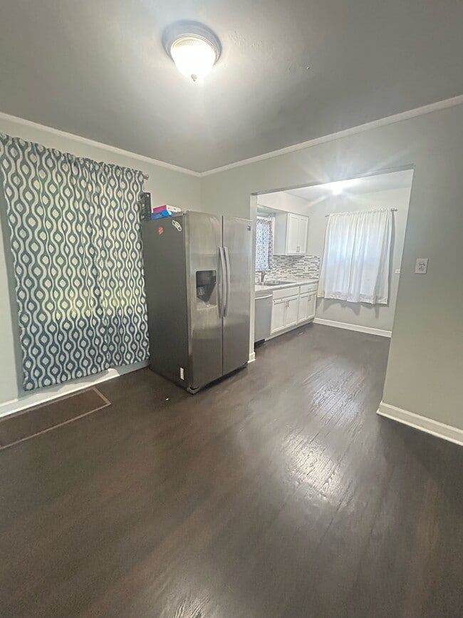 Foto del edificio - 8825 S Kenwood Ave