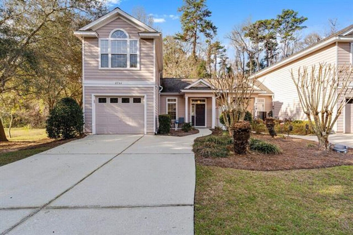 Primary Photo - East Tallahassee Townhome With Garage