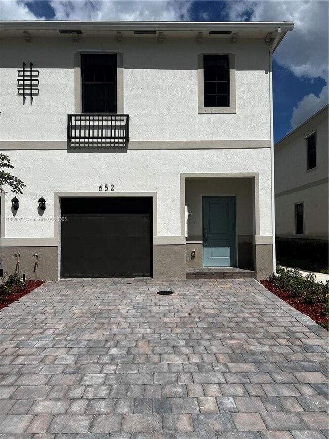 Building Photo - 652 NW 6th St