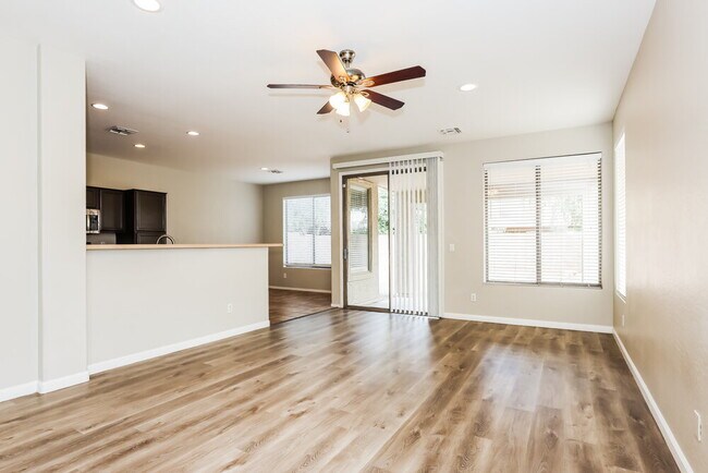 Foto del edificio - 12750 W Merrell St