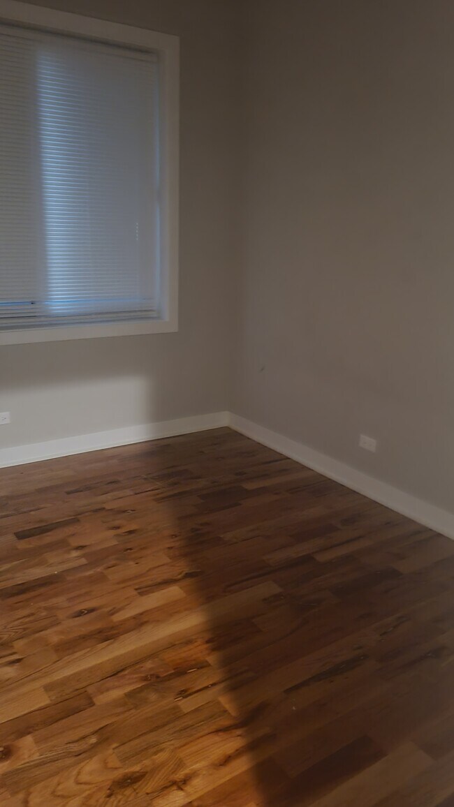 Building Photo - 182 N Lamon Ave