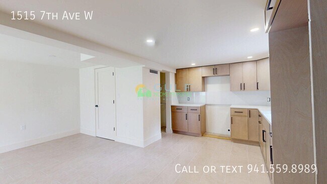 Building Photo - 1515 7th Ave W