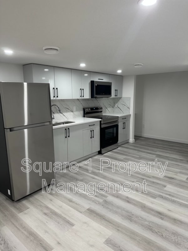 Photo du bâtiment - 9846 225A St NW
