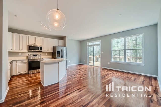 Building Photo - 8007 Apple Valley Dr