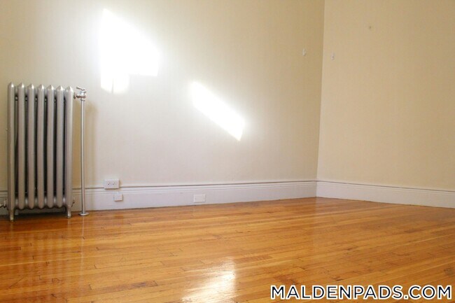 Building Photo - 86 Maple St