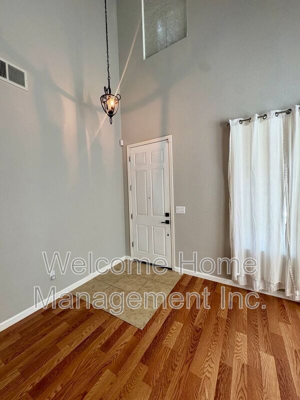 Foto del edificio - 6011 Daffodil Dr