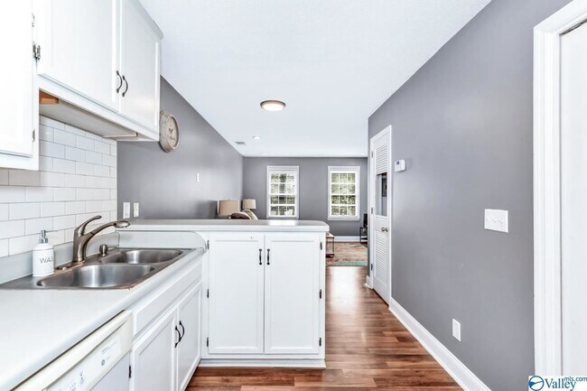 Building Photo - 2041 Greenwood Plz SW