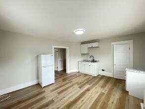 Building Photo - 55 Henriette St