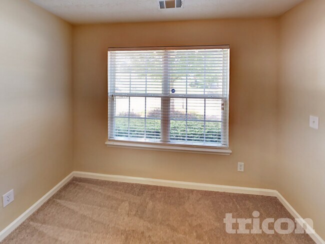 Foto del edificio - 9453 Lakeview Rd