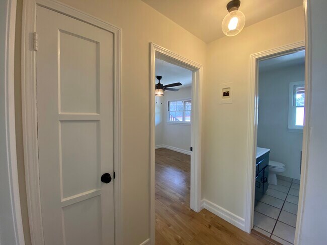 Private entry for bedrooms - 2010 Verdugo Blvd