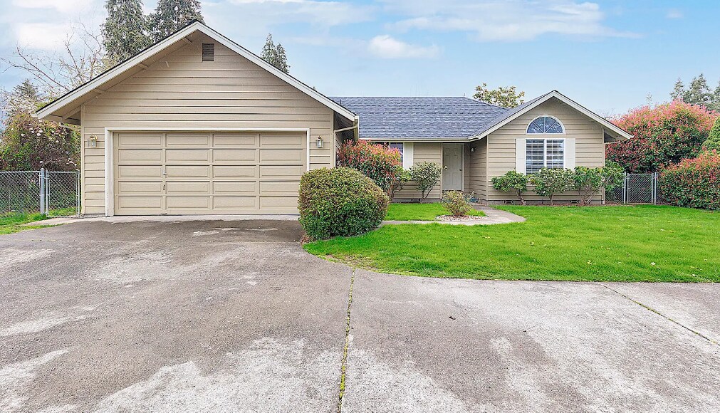 1839 Cloverlawn Dr, Grants Pass, OR 97527 House Rental in Grants Pass