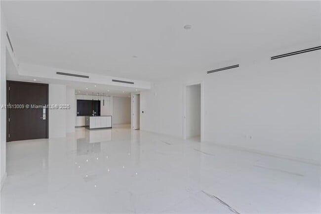 Building Photo - 300 Biscayne Blvd Way