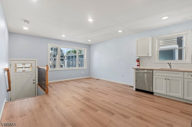 Building Photo - 142 N 15th St