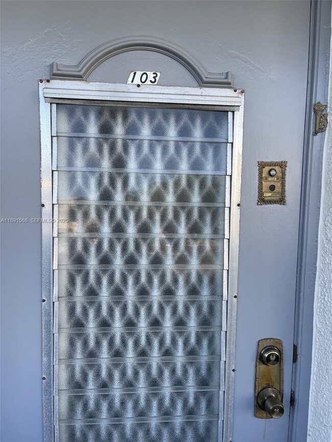 Foto del edificio - 8515 Sunrise Lakes Blvd