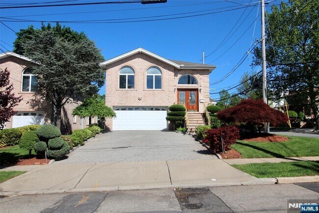 Building Photo - 499 Morse Ave