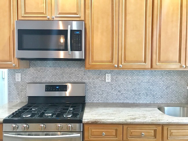 Building Photo - 35 Diamond St