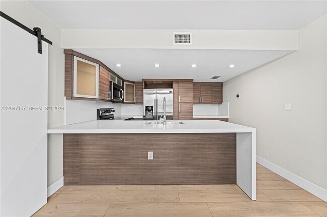 Foto del edificio - 6480 Miami Lakes Dr