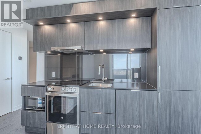 Photo du bâtiment - 448 Burnhamthorpe Rd W