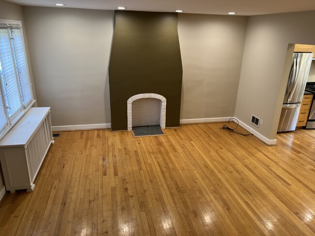 Building Photo - 561 S Negley Ave