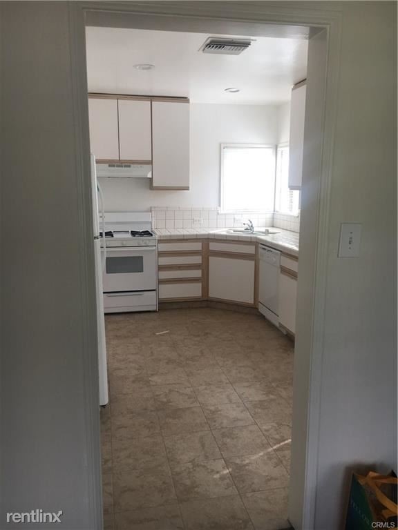 Primary Photo - 3 br, 2 bath House - 1720 Winona Ave