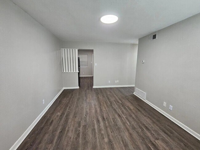 Foto del edificio - 2527 Normont Cir