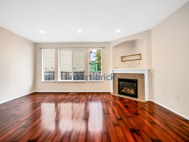 Foto del edificio - Charming 4 Bed 2.5 Bath for Rent!