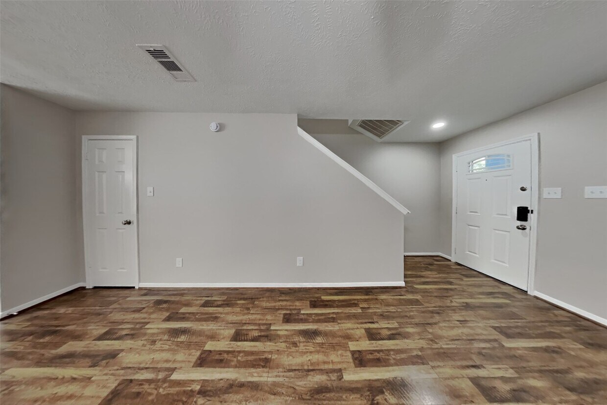 Foto principal - 16323 Jast Dr