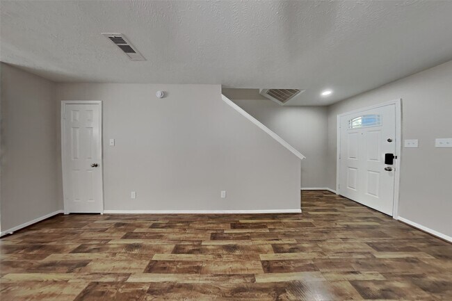 Foto del edificio - 16323 Jast Dr