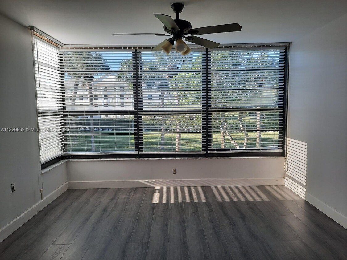 3626 Whitehall Dr Unit 201, West Palm Beach, FL 33401 Condo for Rent