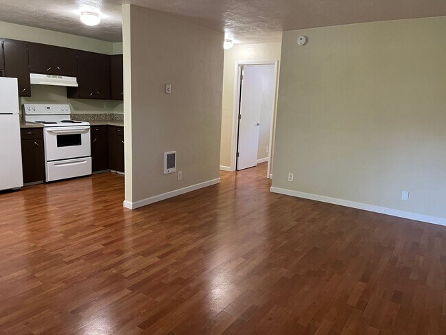 Foto del edificio - NEU 1333 #5- 1 Bed/1Bath Upstairs Apartment