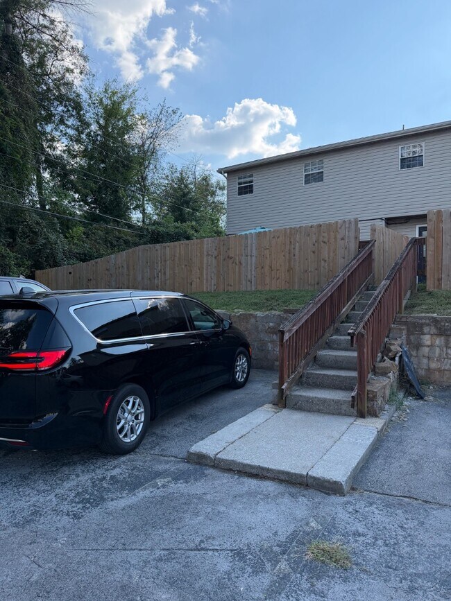 Foto del edificio - 9124 Cedarpark Ln NW
