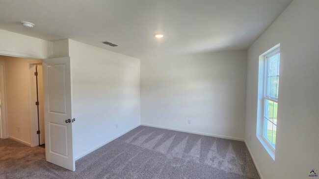 Building Photo - 307 Gazebo Dr