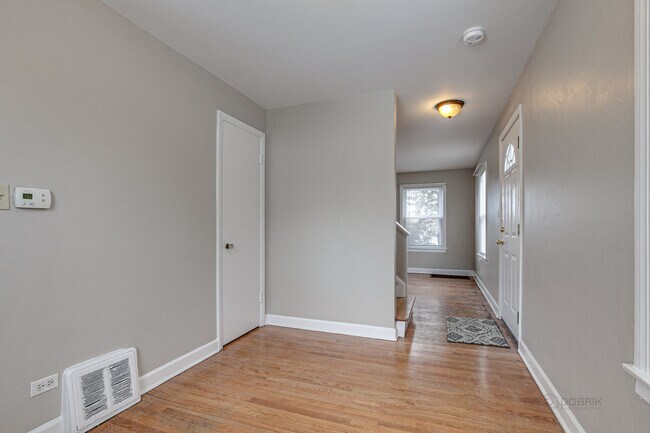 Building Photo - 617 Waukegan Rd