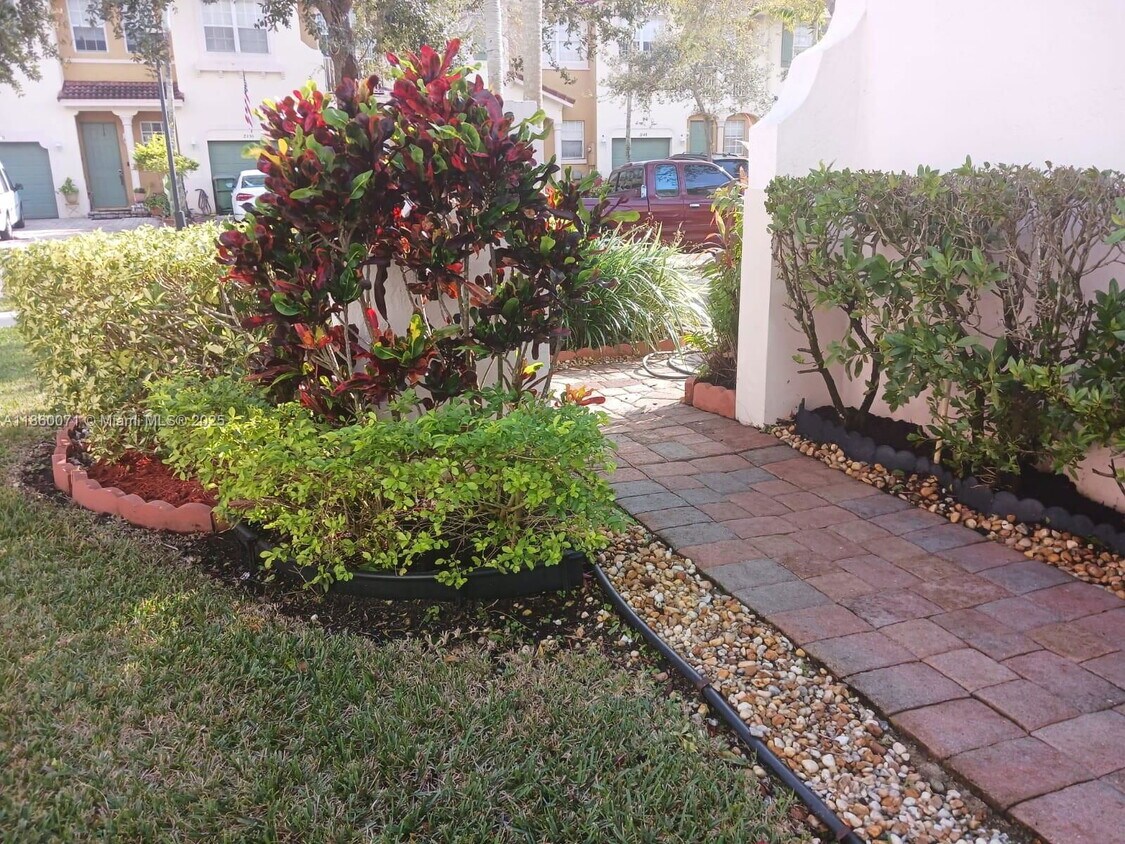 Foto principal - 2155 NE 3rd Ct