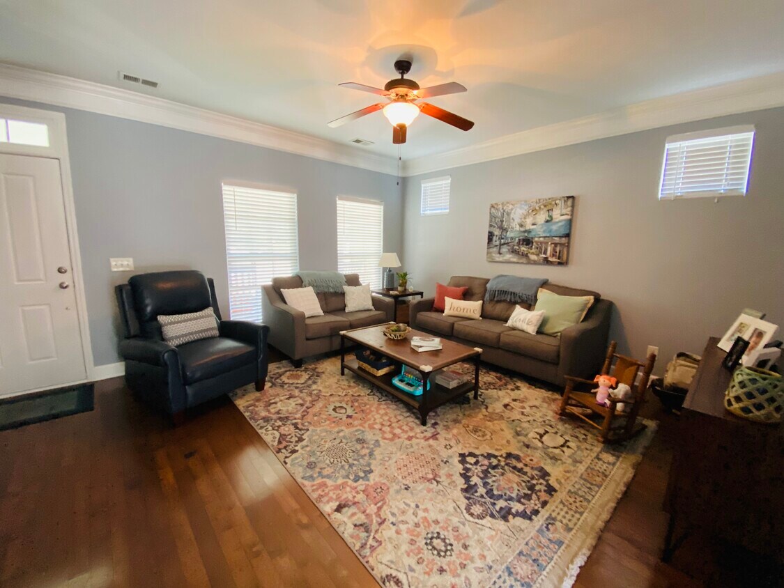 Foto principal - 2620 Avery Park Dr