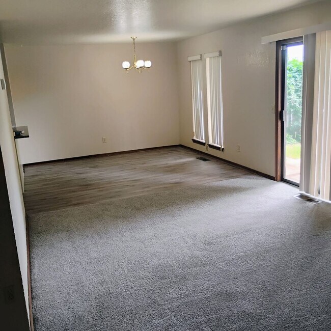 Building Photo - 10207 Shadowridge Dr