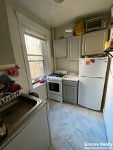 Building Photo - 364 Riverway