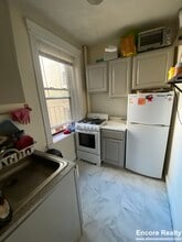 Building Photo - 364 Riverway